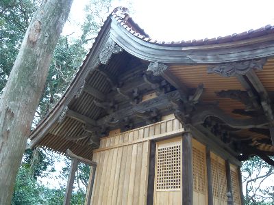 末社合祀神殿の側面