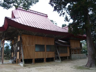 拝殿と本殿