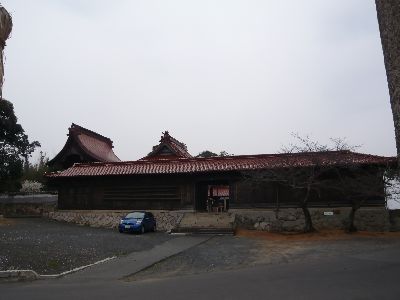 東廻廊側からの神社全景