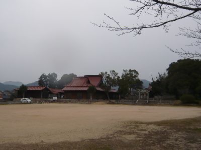 校庭からの神社全景