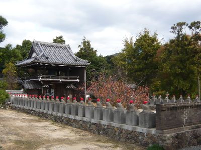 山門と地蔵群