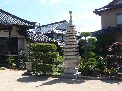 十三層石塔